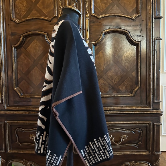 Chico’s Animal Print Cape - Picture 3 of 6